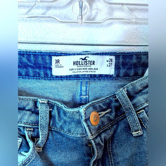 Hollister Jean Distressed 3R- waist is 26 inseam is 26 inches.  Med blue. - Picture 7 of 9